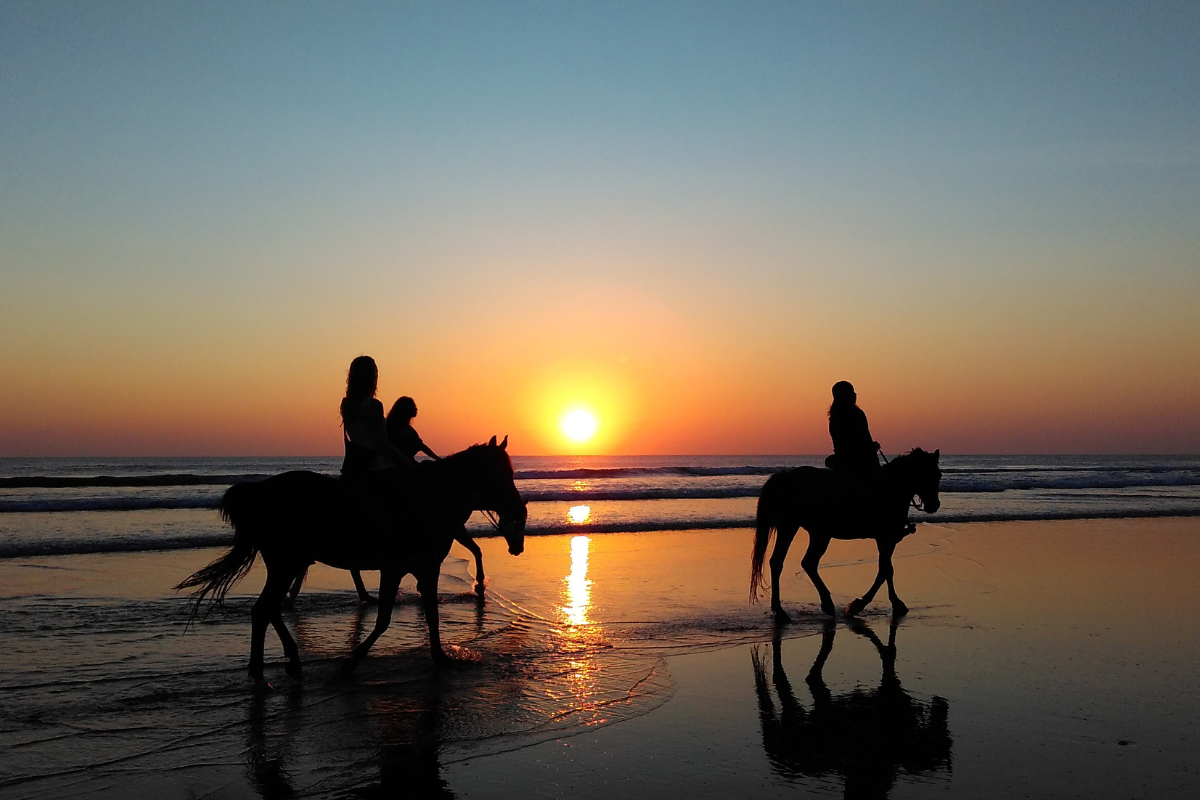 horse riding and enjoying sunset in Bejuco 