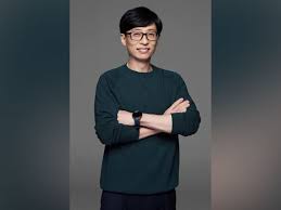 This contains an image of MC Yoo Jae Suk 