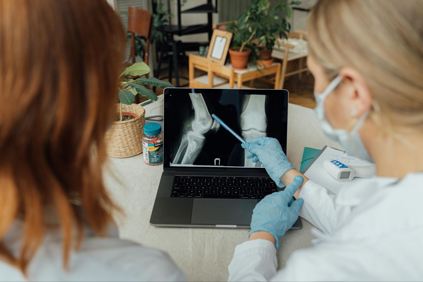 Your Orthopedic Team: Understanding the Different Specialists on Your Side