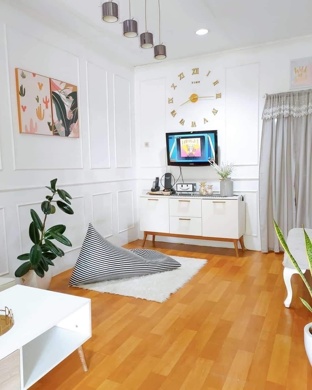 Prinsip less is more pada desain interior rumah minimalis type 36 yang rapi dan fungsional.