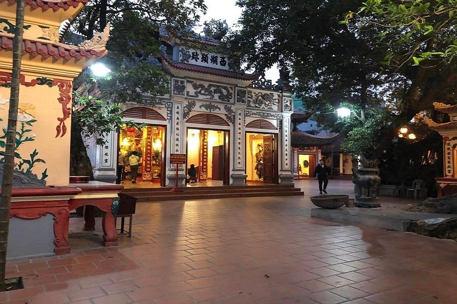 Inside the yard of Tay Ho Palace 