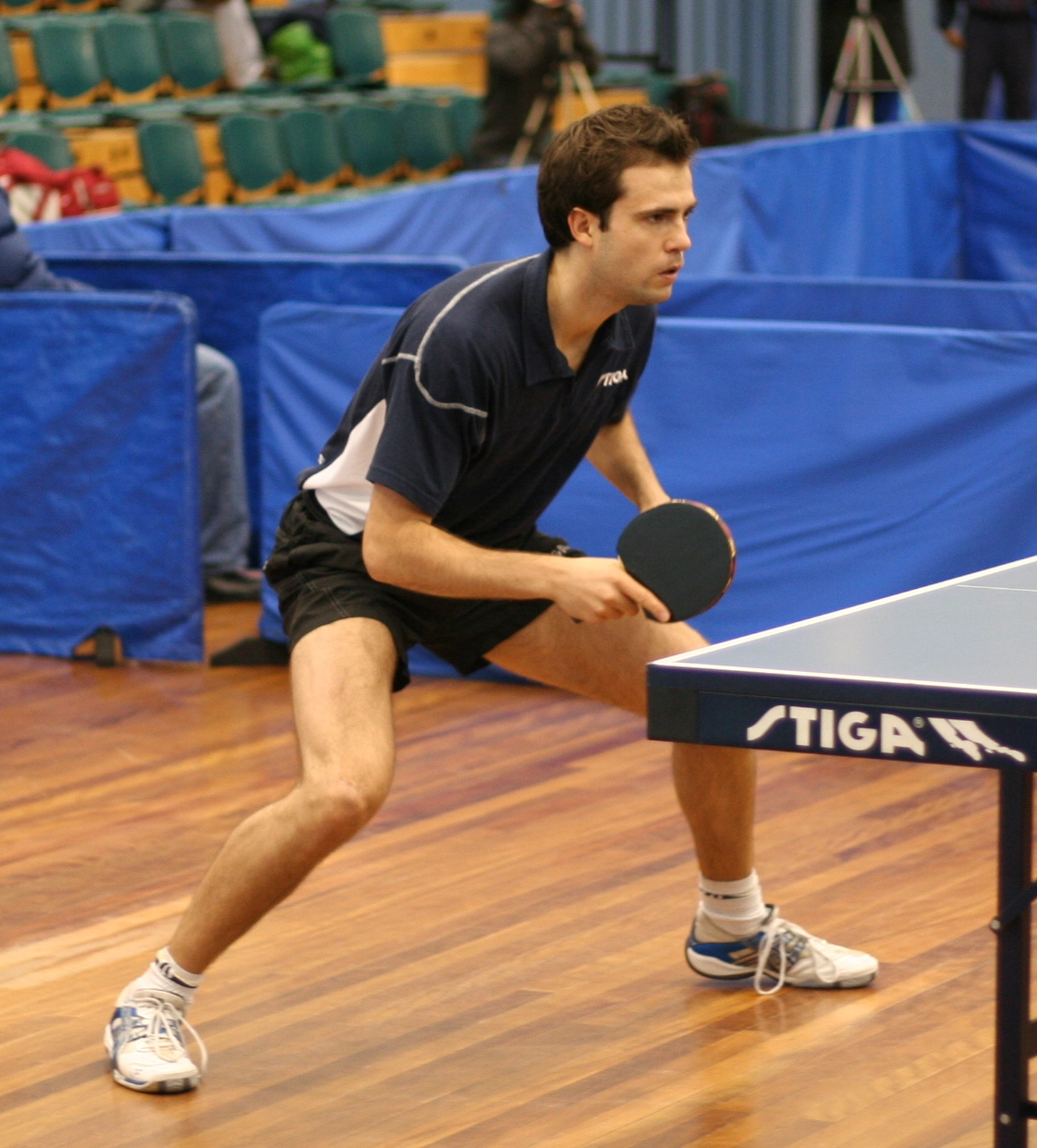 Kuda-kuda backhand