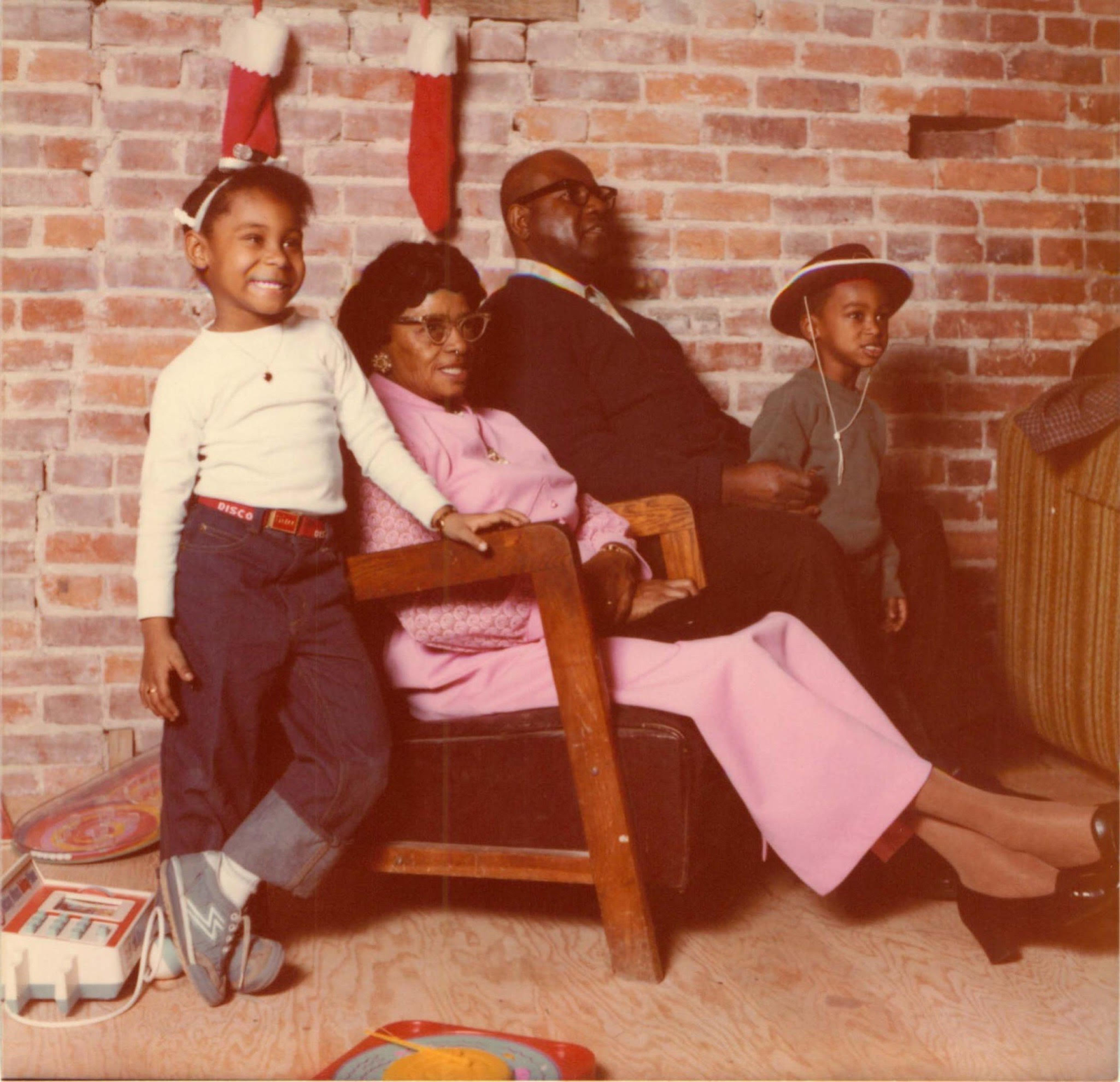 Old photo of Janelle Bynum with her family