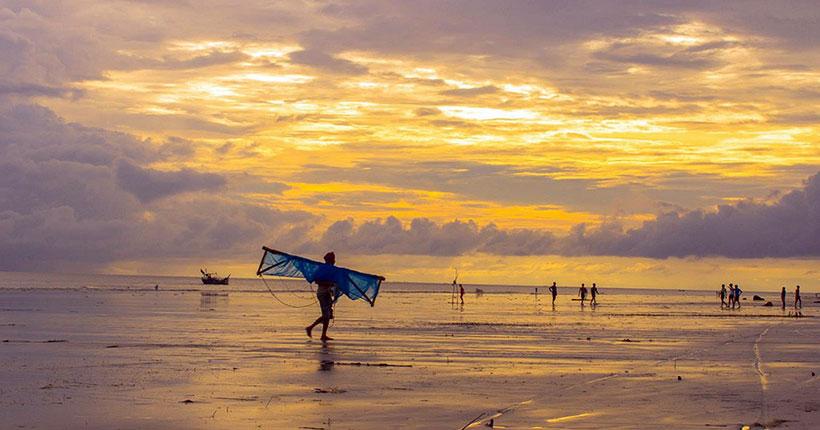 কুয়াকাটা সমুদ্র সৈকত - কিভাবে যাবেন, কোথায় থাকবেন, কোথায় ঘুরবেন » আদার  ব্যাপারী