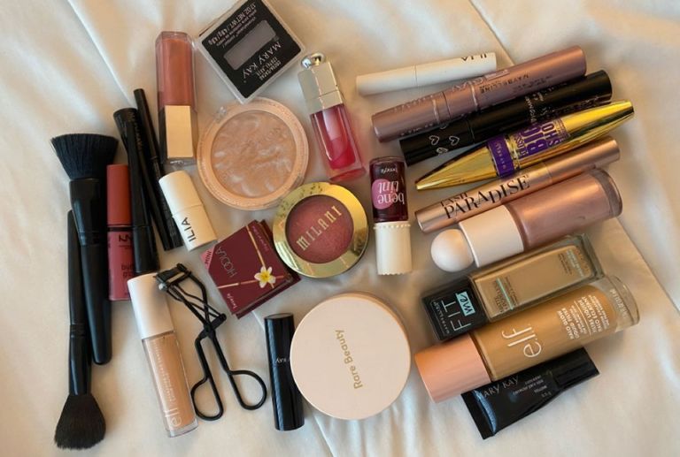 18 Must-Have Makeup Items for a Stunning Look 