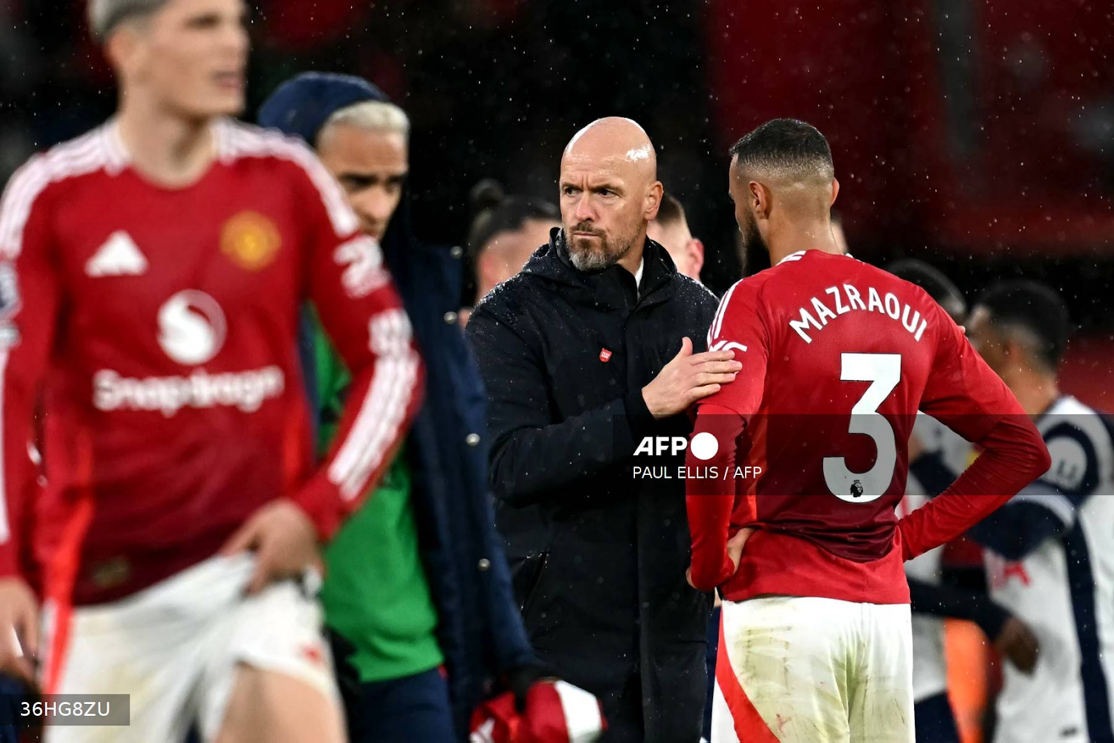 Ten Hag vẫn không lo bị Man United sa thải sau thảm bại trước Tottenham - Ảnh 1.