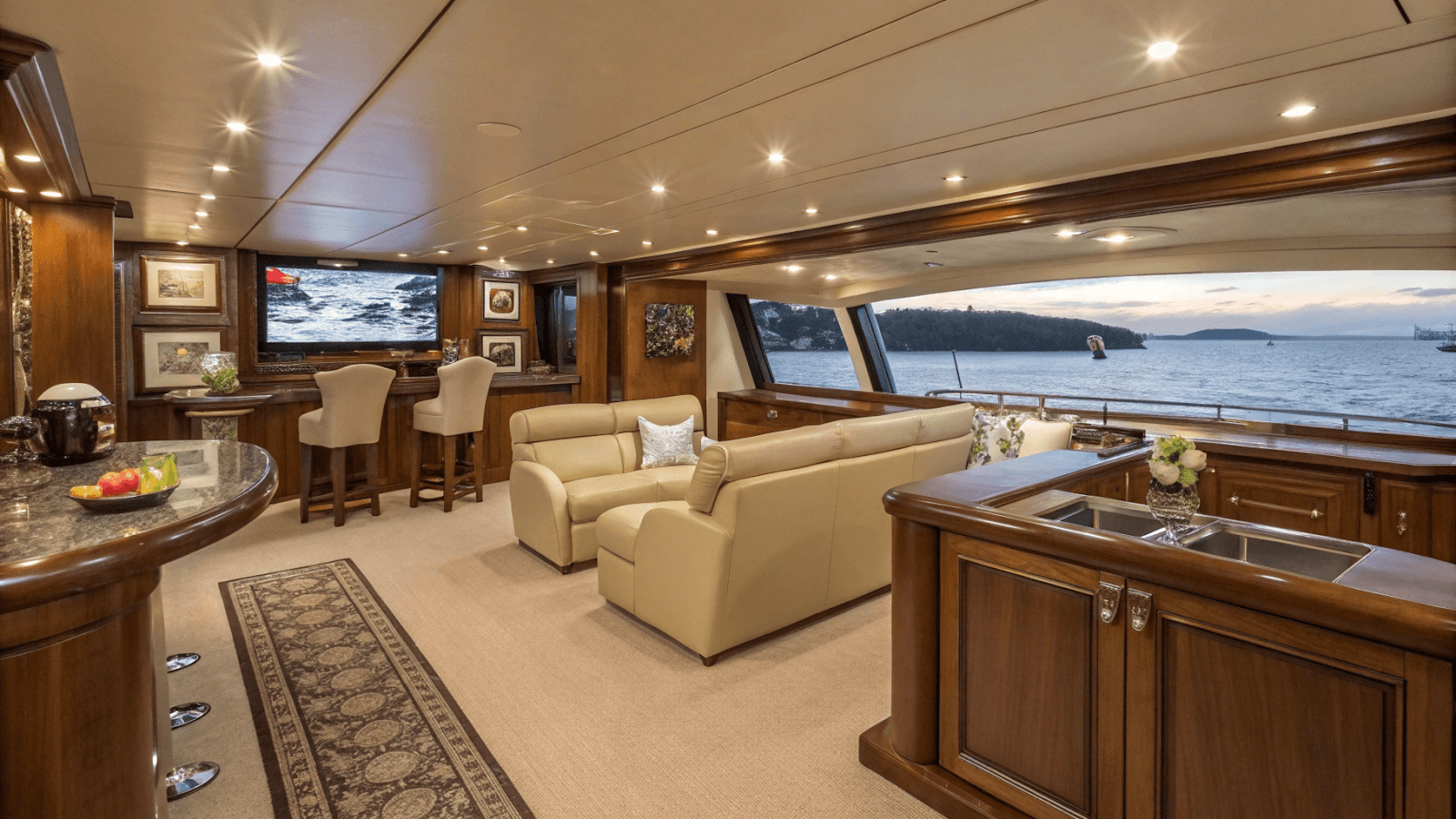 Private yacht hire