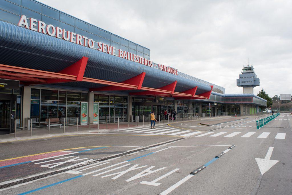 https://www.aeropuertoinfo.com/wp-content/uploads/Santander-Airport-SDR-1024x684.jpeg