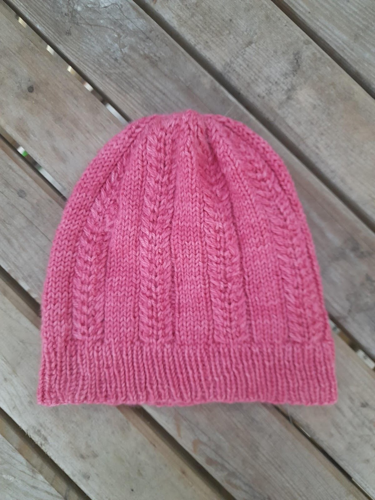 Hatchmere cable knit hat is a really simple beanie. Knit this cabe knit hat really easily with these step by step instructions. Winter knitting patterns free. 
