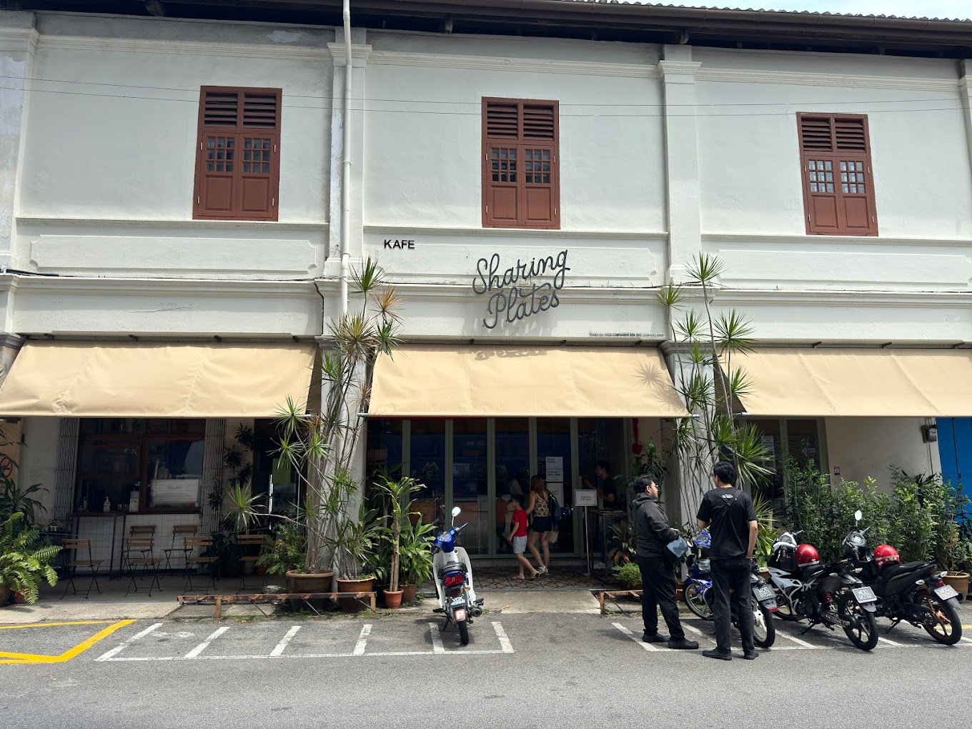 15+ Kafe Di Melaka, Viral Di Tiktok & Highly Recommended!