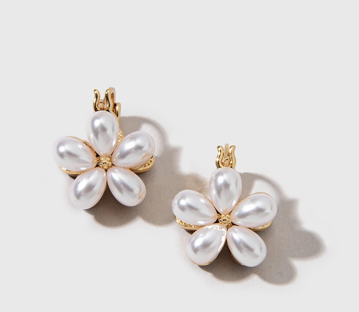 Kaitlin Double Side Pearl Flower Hinge Earrings $10.00 $20.95 (52% OFF)