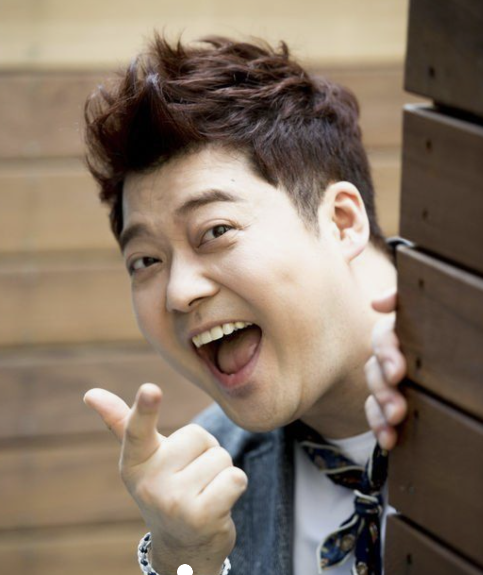 A picture of  Jeon Hyun Moo. 