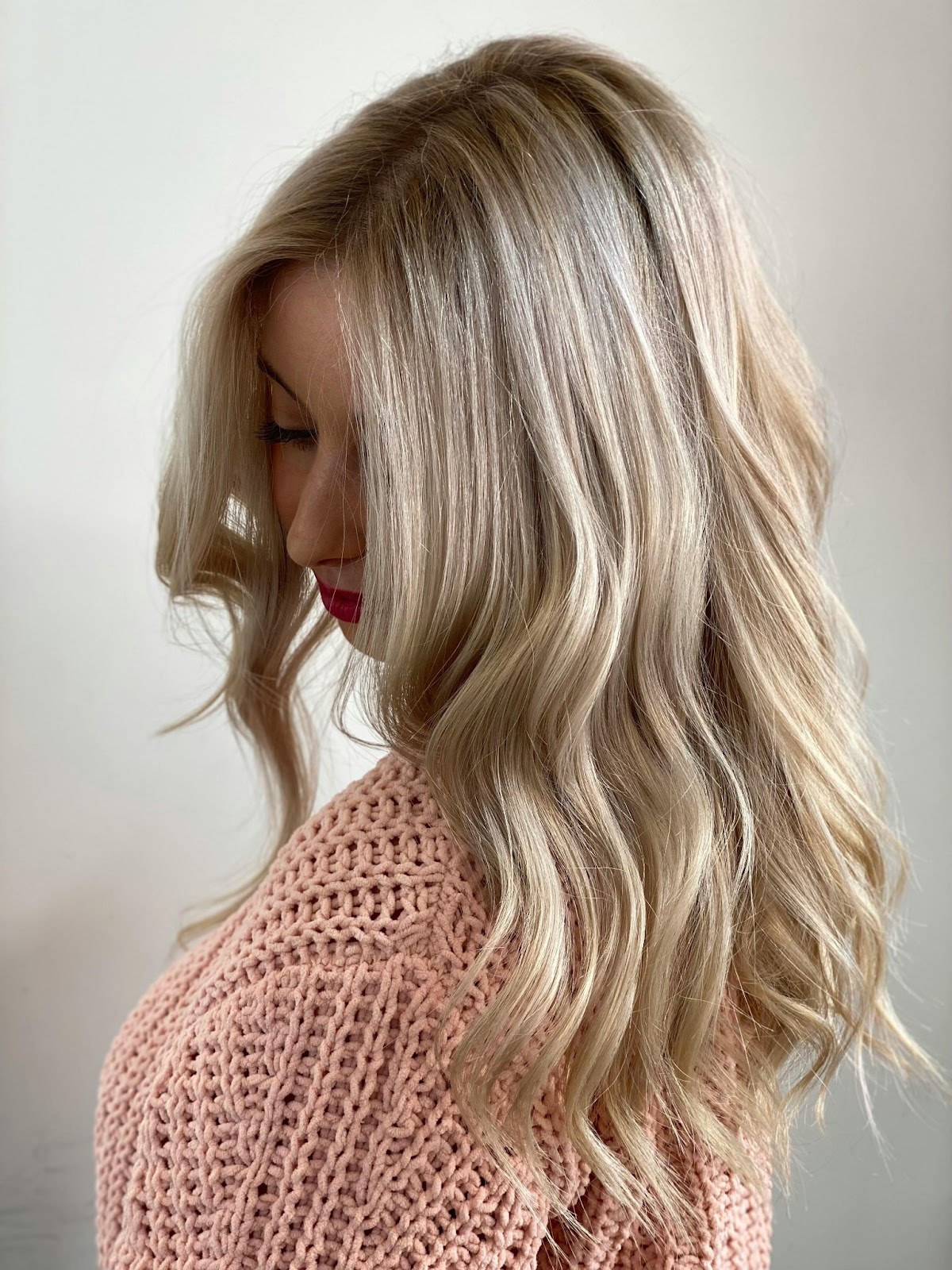 A lady with ash blonde hair