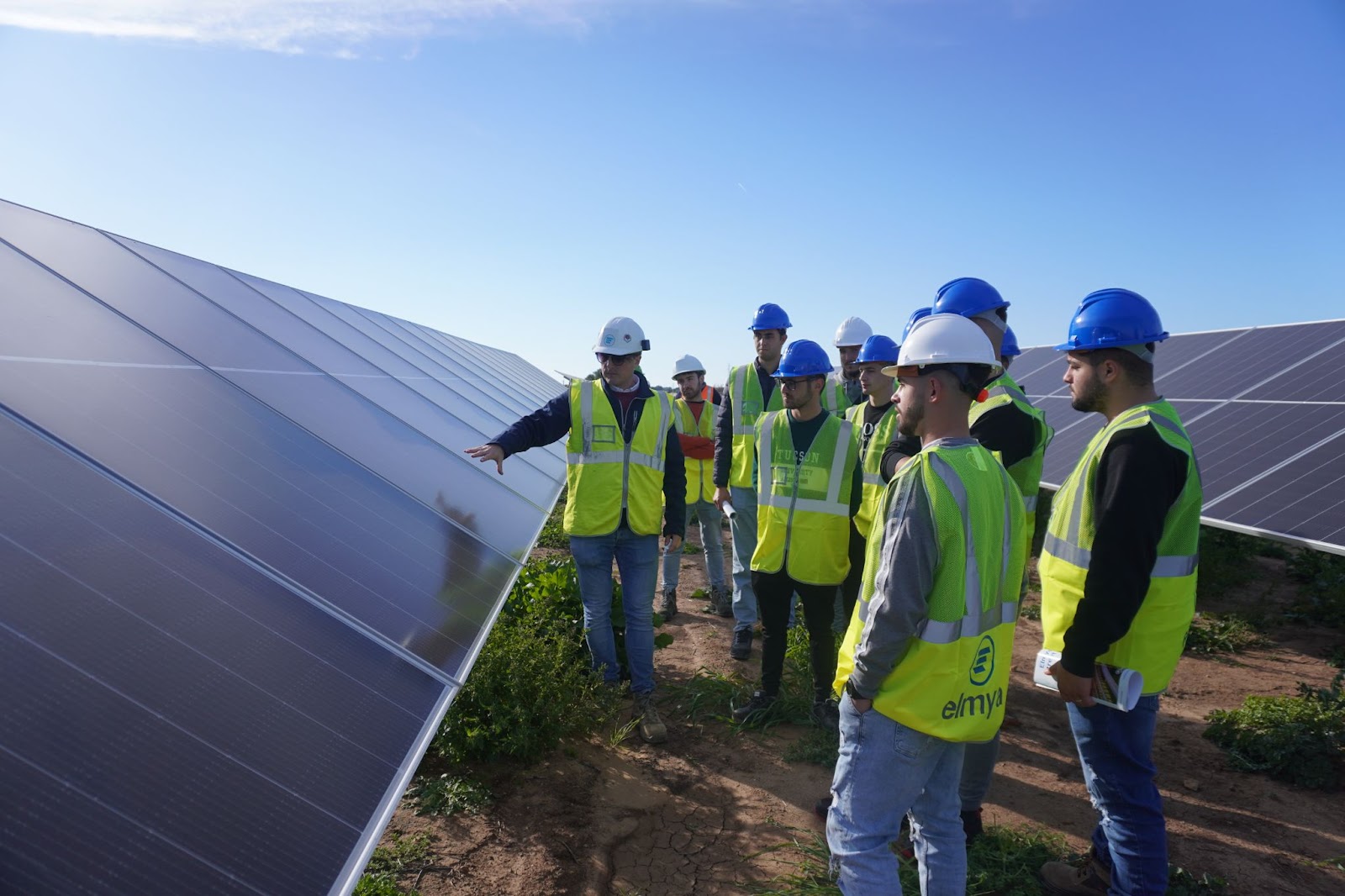 Estudiantes del Colegio San Juan Bosco visitan uno de nuestros proyecto fotovoltaico de Elmya 1 - Elmya