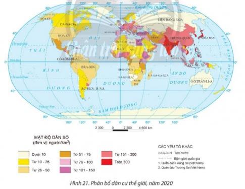 BÀI 21: PHÂN BỐ DÂN CƯ VÀ ĐÔ THỊ HÓAI. PHÂN BỐ DÂN CƯ1. Tình hình phân bố dân cư trên thế giớiCâu 1: Dựa vào hình 21 và thông tin trong bài, em hãy nhận xét tình hình phân bố dân cư trên thế giới.Gợi ý đáp án:* Tình hình phân bố dân cư trên thế giới: không đều trong không gian và biến động theo thời gian. - Trong một lục địa, một khu vực, một quốc gia thậm chí và trong một vùng lãnh thổ của từng quốc gia, phân bố dân cư cũng không đều.2. Các nhân tố ảnh hưởng đến phân bố dân cưCâu 2: Dựa vào hình 21 và thông tin trong bài, em hãy:- Phân tích ảnh hưởng của các nhân tố đến sự phân bố dân cư. Lấy ví dụ minh hoạ.- Cho biết nhân tố nào có vai trò quyết định đến phân bố dân cư. Vì sao?Gợi ý đáp án: 1. Kinh tế xã hội: trình độ phát triển lực lượng sản xuất và lịch sử khai thác lãnh thổ và chuyển cư. 2. Tự nhiên: vị trí địa lí, điều kiện tự nhiên như khí hậu, nguồn nước, đất đai, địa hình.* Nhân tố “Trình độ phát triển của lực lượng sản xuất” có vai trò quyết định đến phân bố dân cư.II. ĐÔ THỊ HÓA1. Khái niệmCâu 3: Dựa vào bảng 21.1 và thông tin trong bài và hiểu biết của bản thân, em hãy trình bày khái niệm đô thị hóa.Gợi ý đáp án:Đô thị hóa: là quá trình kinh tế - xã hội mà biểu hiện của nó là sự tăng nhanh về số lượng và quy mô của các điểm dân cư đô thị, sự tập trung dân cư trong các thành phố, nhất là các thành phố lớn và phổ biến rộng rãi lối sống thành thị.=> Tiêu chí đánh giá: tỉ lệ dân thành thị.2. Các nhân tố tác động đến đô thị hóaCâu 4: Dựa vào thông tin trong bài và hiểu biết của bản thân, em hãy phân tích các nhân tố tác động đến đô thị hóa.Gợi ý đáp án:1. Kinh tế xã hội: - Trình độ phát triển kinh tế: quy mô, tốc độ tăng trưởng GDP, cơ cấu ngành kinh tế, kết cấu hạ tầng, trình độ văn hoá, mức sống dân cư,... => tác động mạnh đến quá trình đô thị hoá, mang tính chất quyết định trong quá trình đô thị hoá. - Quá trình công nghiệp hoá trong khu vực nông nghiệp, lâm nghiệp, thuỷ sản => hình thành các đô thị ở nông thôn và các vùng ven biển.2. Tự nhiên: - Vị trí địa lí ảnh hưởng đến lịch sử hình thành và phát triển đô thị, tính chất đô thị và lối sống đô thị. => Các đô thị lớn có lịch sử phát triển lâu đời đều nằm ở những nơi có vị trí địa lí thuận lợi về giao thông, điều kiện sống,... tạo mối liên kết kinh tế nội vùng, quốc tế. - Điều kiện tự nhiên: vùng có ĐKTN thuận lợi sẽ thu hút dân cư, do đó quá trình đô thị hoá diễn ra sớm hơn, quy mô lớn hơn.Câu 5: Dựa vào thông tin trong bài và hiểu biết của bản thân, em hãy phân tích những tác động tích cực và tiêu cực của quá trình đô thị hóa đến kinh tế, xã hội và môi trường.Gợi ý đáp án:1. Tích cực:- Đối với kinh tế - xã hội:+ Góp phần đẩy nhanh tốc độ phát triển kinh tế.+ Làm chuyển dịch cơ cấu kinh tế và cơ cấu lao động từ khu vực nông nghiệp, lâm nghiệp. => từ khu vực nông nghiệp, lâm nghiệp, thuỷ sản sang khu vực công nghiệp và xây dựng, khu vực dịch vụ.+ Tạo việc làm, tăng thu nhập, nâng cao chất lượng cuộc sống dân cư.- Đối với môi trường: + Mở rộng không gian đô thị và cải thiện cơ sở hạ tầng, hình thành môi trường đô thị hiện đại, góp phần giúp người dân có điều kiện tiếp cận với các dịch vụ tiện nghỉ.+ Người dân ứng xử văn minh, thực hiện quy định về vệ sinh môi trường tại đô thị.2. Tiêu cực:- Đối với kinh tế - xã hội: Đô thị hóa tự phát làm đẩy nhanh quá trình tập trung dân cư tại các đô thị.+ Gây quá tải cơ sở hạ tầng + Thiếu hụt nguồn lao động ở nông thôn, gây ảnh hưởng đến việc phát triển kinh tế và bảo tồn, gìn giữ những giá trị văn hoá truyền thống tại địa phương.- Đối với môi trường: + Làm suy giảm đa dạng sinh học, thay đổi địa hình bề mặt, mực nước ngầm,... ở các đô thị.+ Môi trường bị ô nhiễm từ các chất thải trong sản xuất và sinh hoạt. LUYỆN TẬPCho bảng số liệu sau:a. Vẽ biểu đồ thể hiện mật độ dân số của một số châu lục trên thế giới năm 1950 và năm 2020.b. Nhận xét và giải thích sự thay đổi về mật độ dân số của một số châu lục trên thế giới năm 1950 và năm 2020.Gợi ý đáp án:* Nhận xét: + Châu Á là châu lục có mật độ dân số cao nhất kể từ năm 1950 – 2020. + Châu Đại Dương là châu lục có mật độ dân số thấp nhất kể từ năm 1950 – 2020.* Giải thích: + Do ảnh hưởng của nhiều nhân tố tự nhiên và xã hội phát triển + Do tác động của quá trình đô thị hóa khiến cho số dân tăng nhanh.VẬN DỤNG