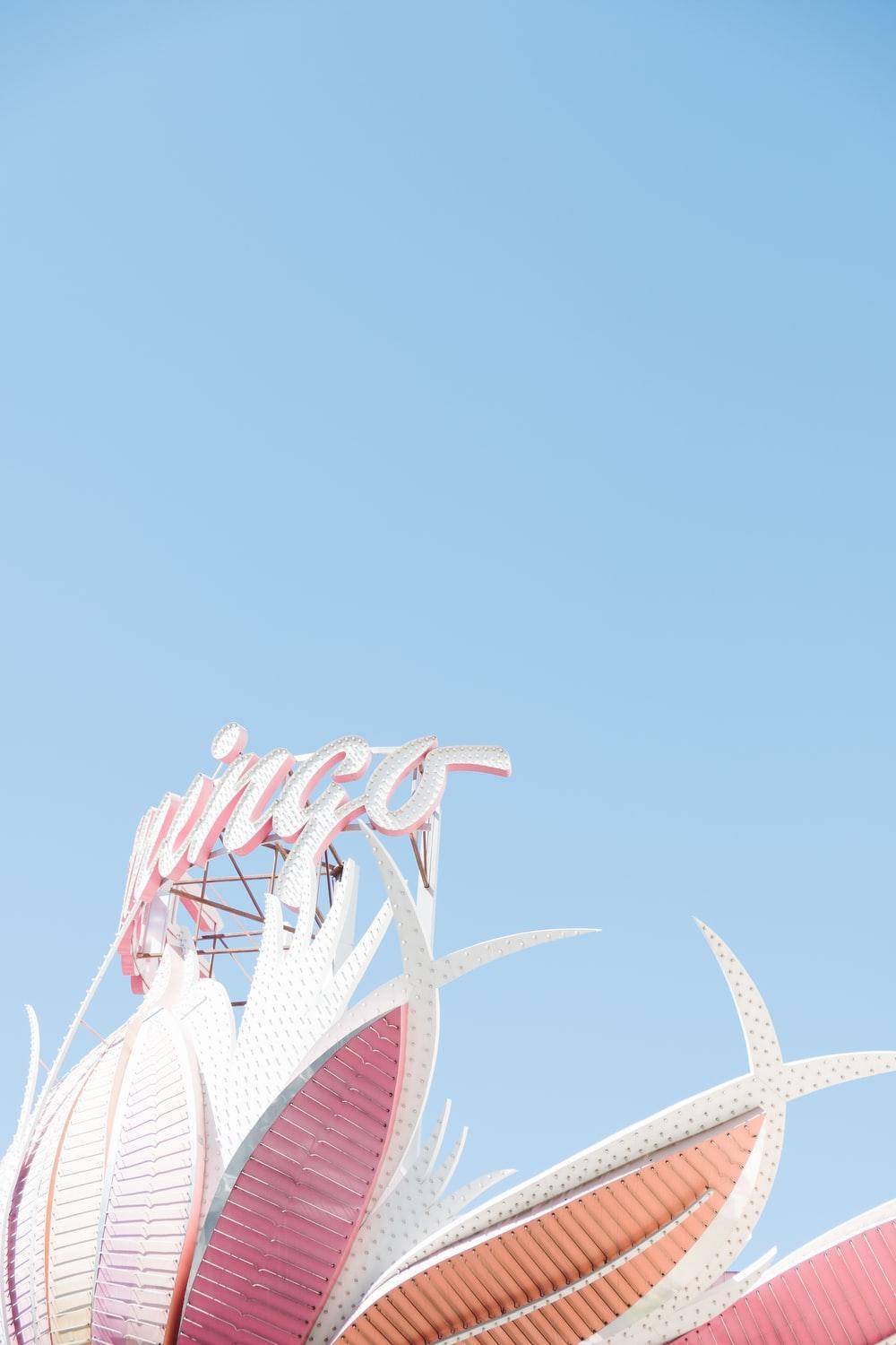 https://images.unsplash.com/photo-1567378890217-fb9f52e95b28?ixid=MnwxMjA3fDB8MHxzZWFyY2h8MTJ8fHBhc3RlbCUyMGNvbG9yfGVufDB8fDB8fA%3D%3D&ixlib=rb-1.2.1&w=1000&q=80