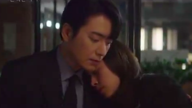 This contain an image of Kang Ji Yoon and Lee Joon Hyuk's Yoo Eun Ho