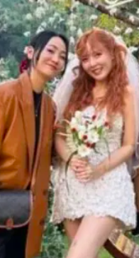 This is a picture of Park Yeeun and HyunA the bride