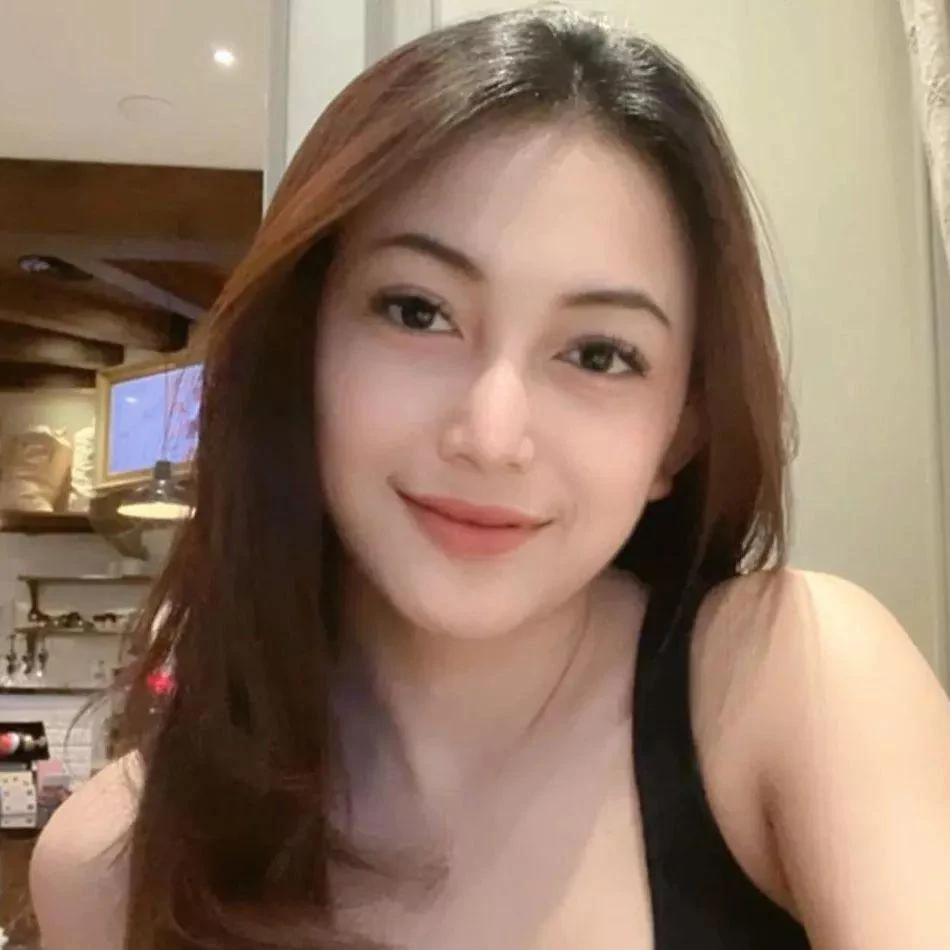 Cewek Seksi yang Membuat Hari Lebih Panas, cewek seksi, gairah panas, gadis menggoda