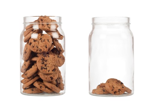 two jars with different numbers of cookies to illustrate scarcity study.