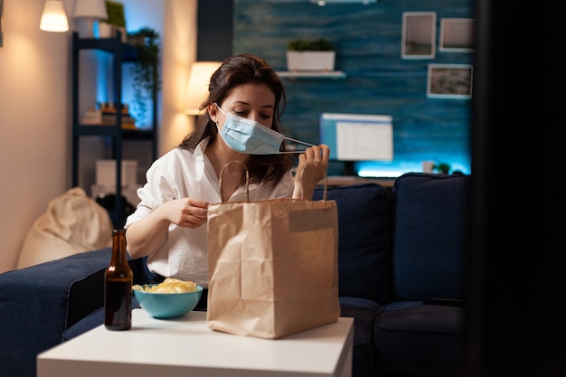 Why Food Delivery Is the Perfect Solution for Busy Nights