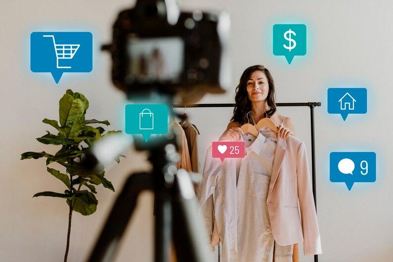 [freepicdownloader.com]-woman-live-streaming-online-shopping-campaign-medium.jpg