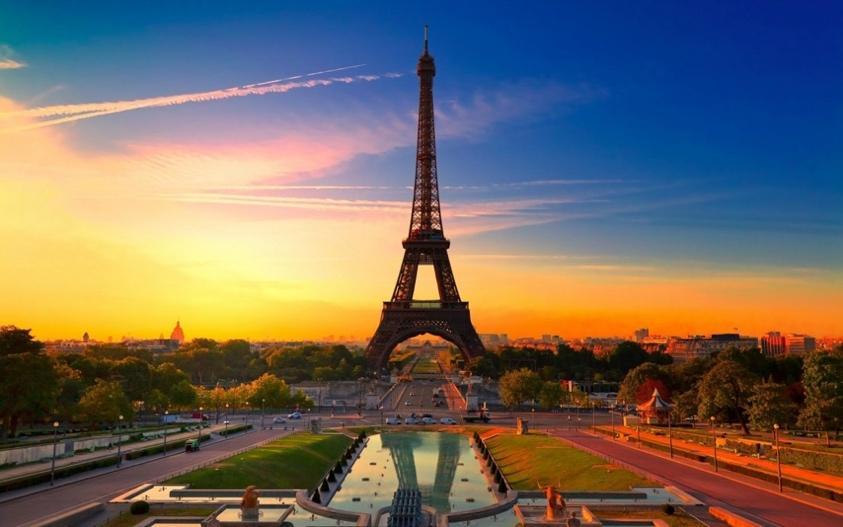 Tháp Eiffel và hành trình khám phá nước Pháp