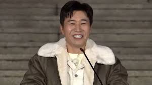 This contains an image of 2D1N star Kim Jong Min 