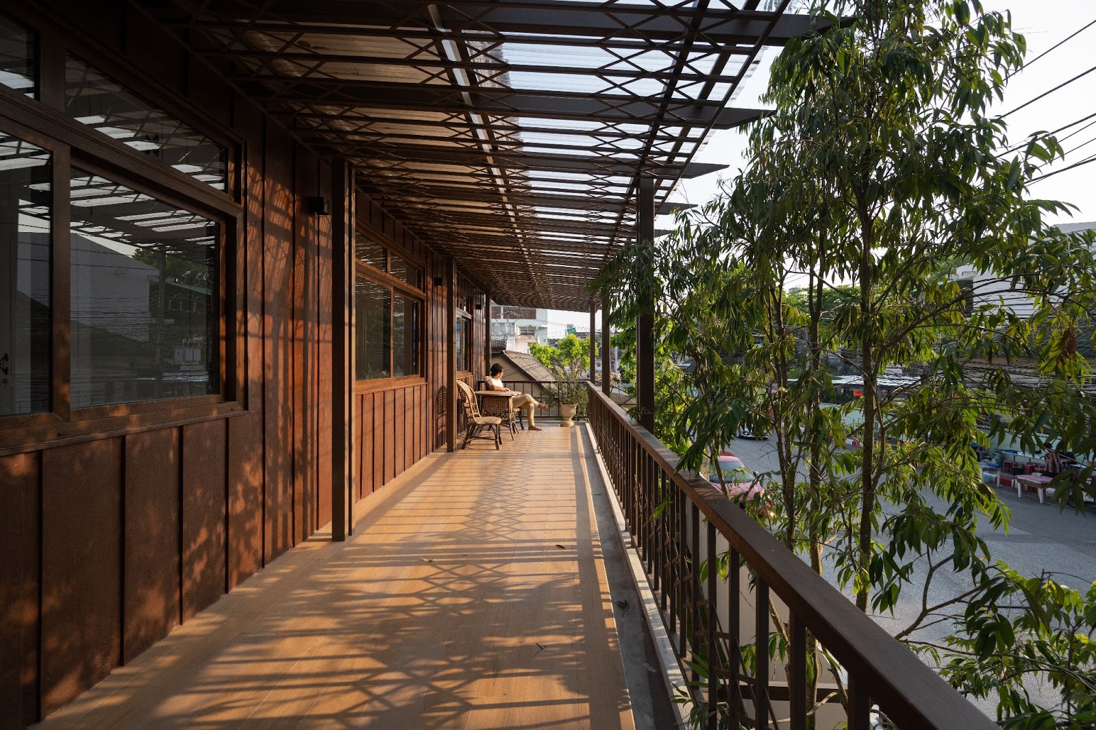 EKAR Architects รีโนเวทบ้านไม้ บ้านไม้สองชั้น