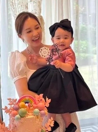 This contains an image of Sugar's Ayumi and her child