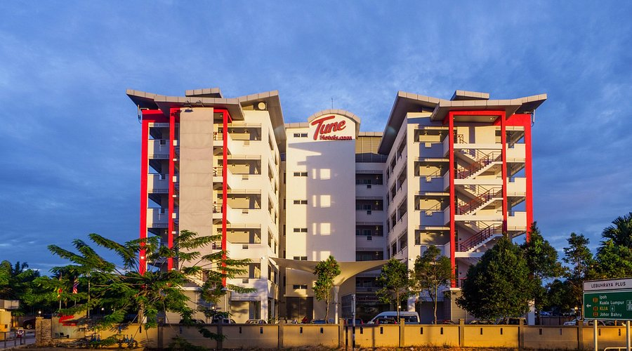 hotel bajet berdekatan KLIA