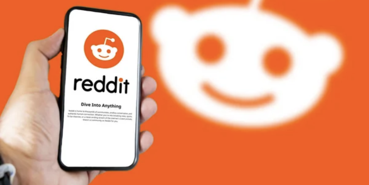 reddit on phone for digital marketing