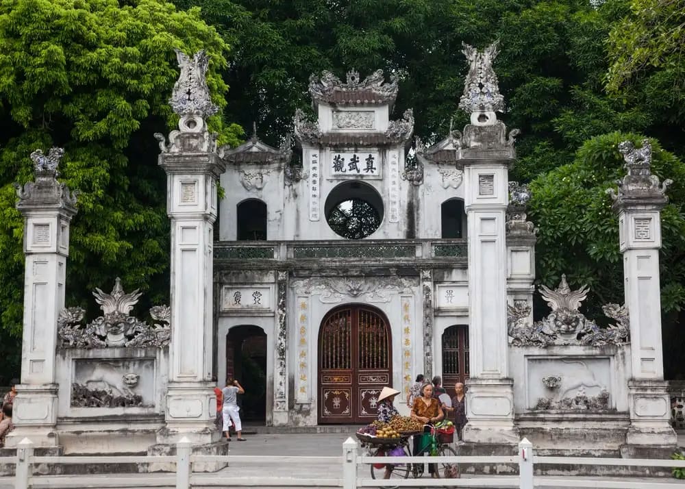 Đền Quán Thánh là ngôi chùa cổ kinh và uy nghiêm tại Hà Nội.