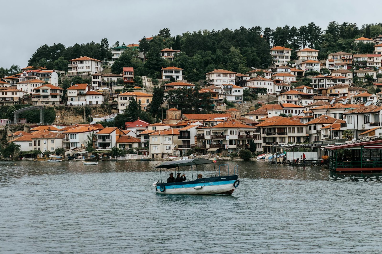 https://www.pexels.com/photo/white-and-blue-boat-on-body-of-water-1921317/