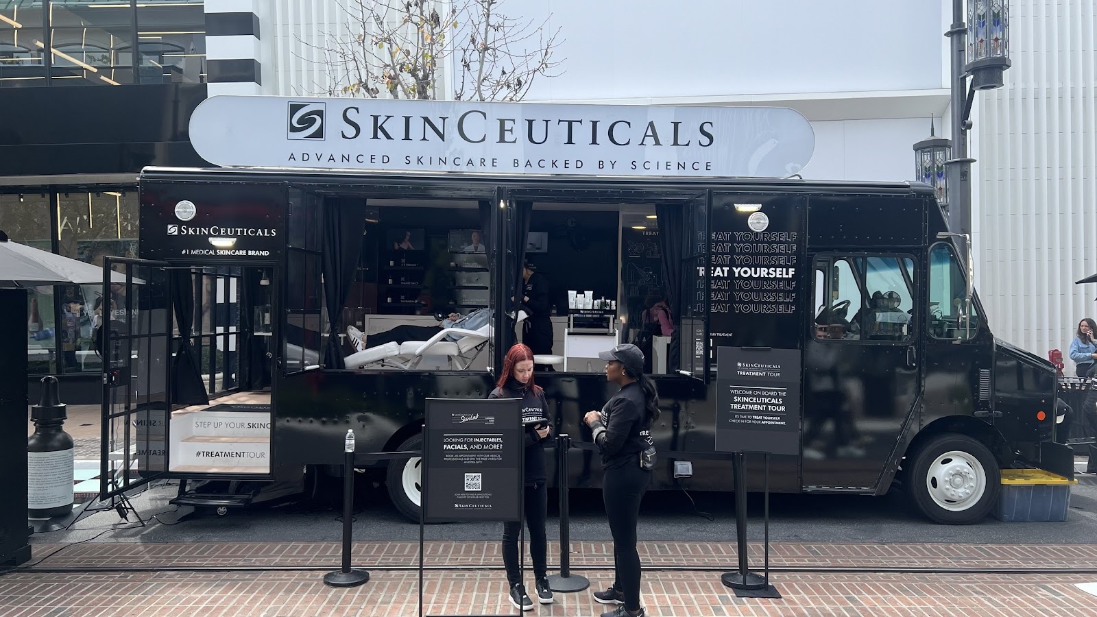 18ft glass box truck for experiential marketing