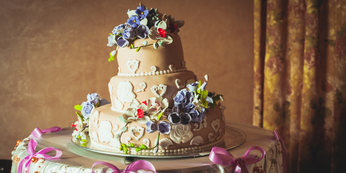 Edible Art Cakes Featuring Intricate Designs and Embellishments