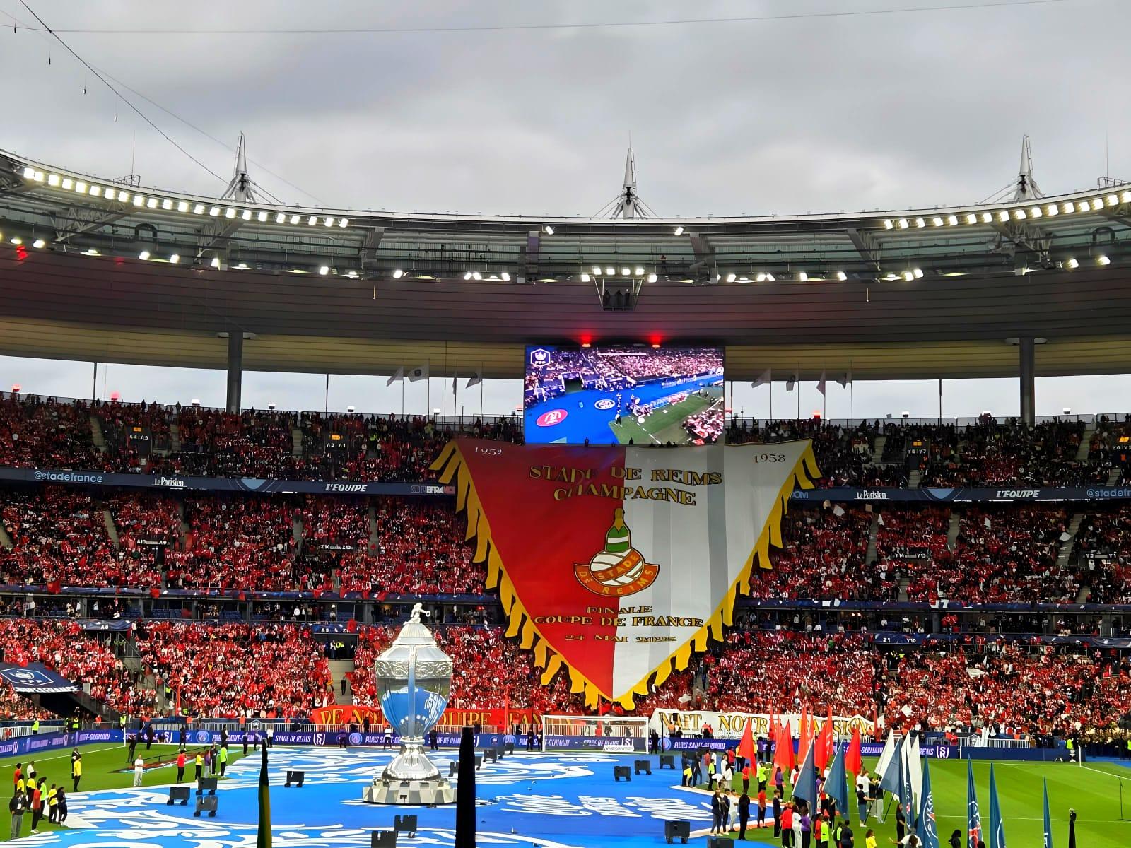 Une image contenant stade, fan, plein air, Site sportif

Le contenu généré par l’IA peut être incorrect.