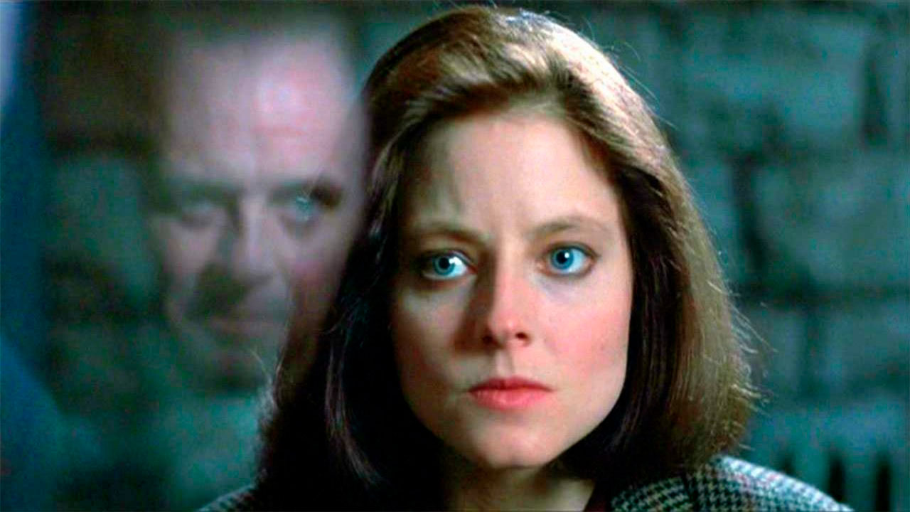 Una imagen de la película El Silencio de Los Inocentes, con Jodie Foster y el reflejo de Anthony Hopkins como el Doctor Hannibal Lecter.