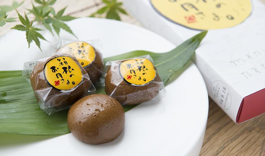 皿の上の食べ物

自動的に生成された説明