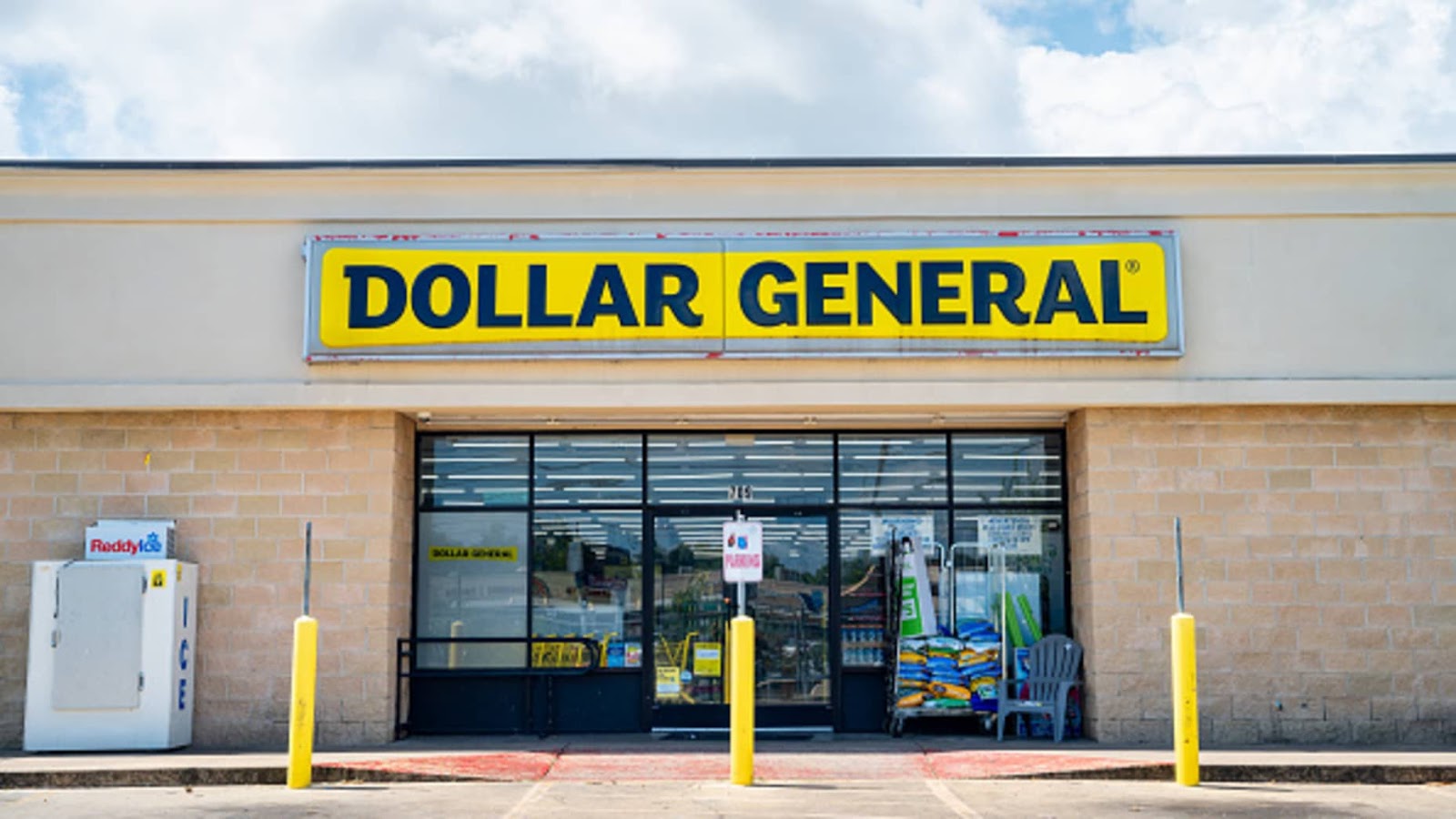 AUSTIN, TEXAS - AUGUST 30: The exterior of a Dollar General convenience store on August 30, 2024 in Austin, Texas. Dollar General stock fell 32% after cutting its full-year outlook. The drop is the company's largest on record. (Photo by Brandon Bell/Getty Images)