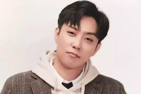 This contains an image of Eun Ji Won