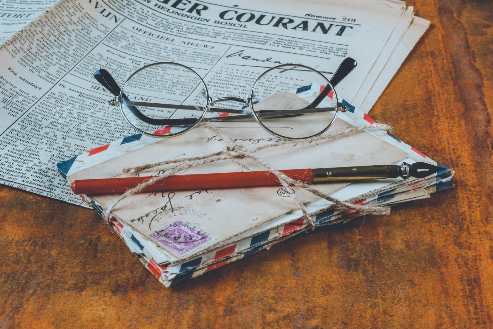 A pile of mail on the table | Source: Pexels