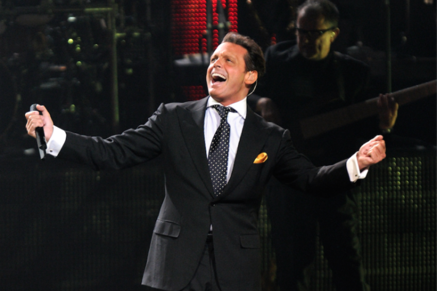 Luis Miguel Net Worth, Early life, Wiki, Age, Height, Family, Married, Kids, Personal life, Career And More