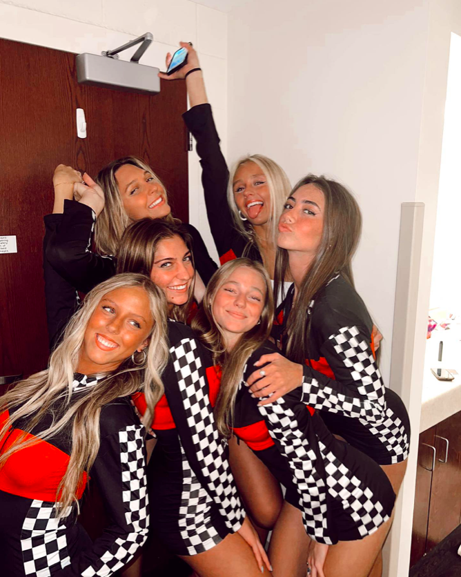 group halloween costumes, halloween costumes for a group, group costume ideas, group halloween costume ideas, group halloween ideas, college halloween costumes, Halloween costumes for women