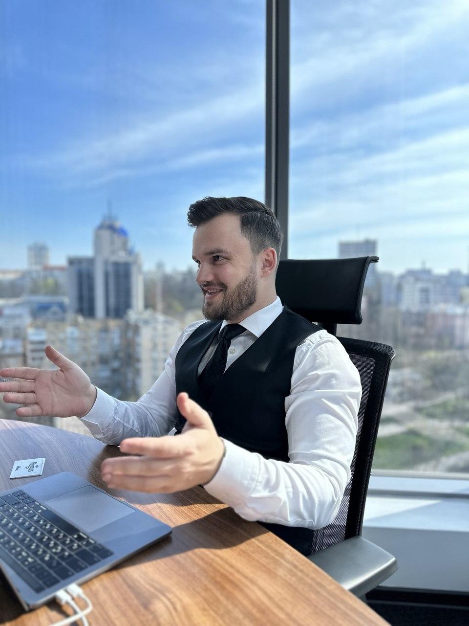 Євген Пронін у офісі Pronin&partners