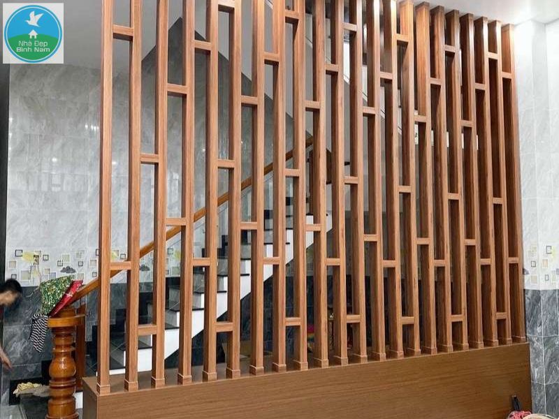 Lam hộp nhựa giả gỗ làm vách cầu thang