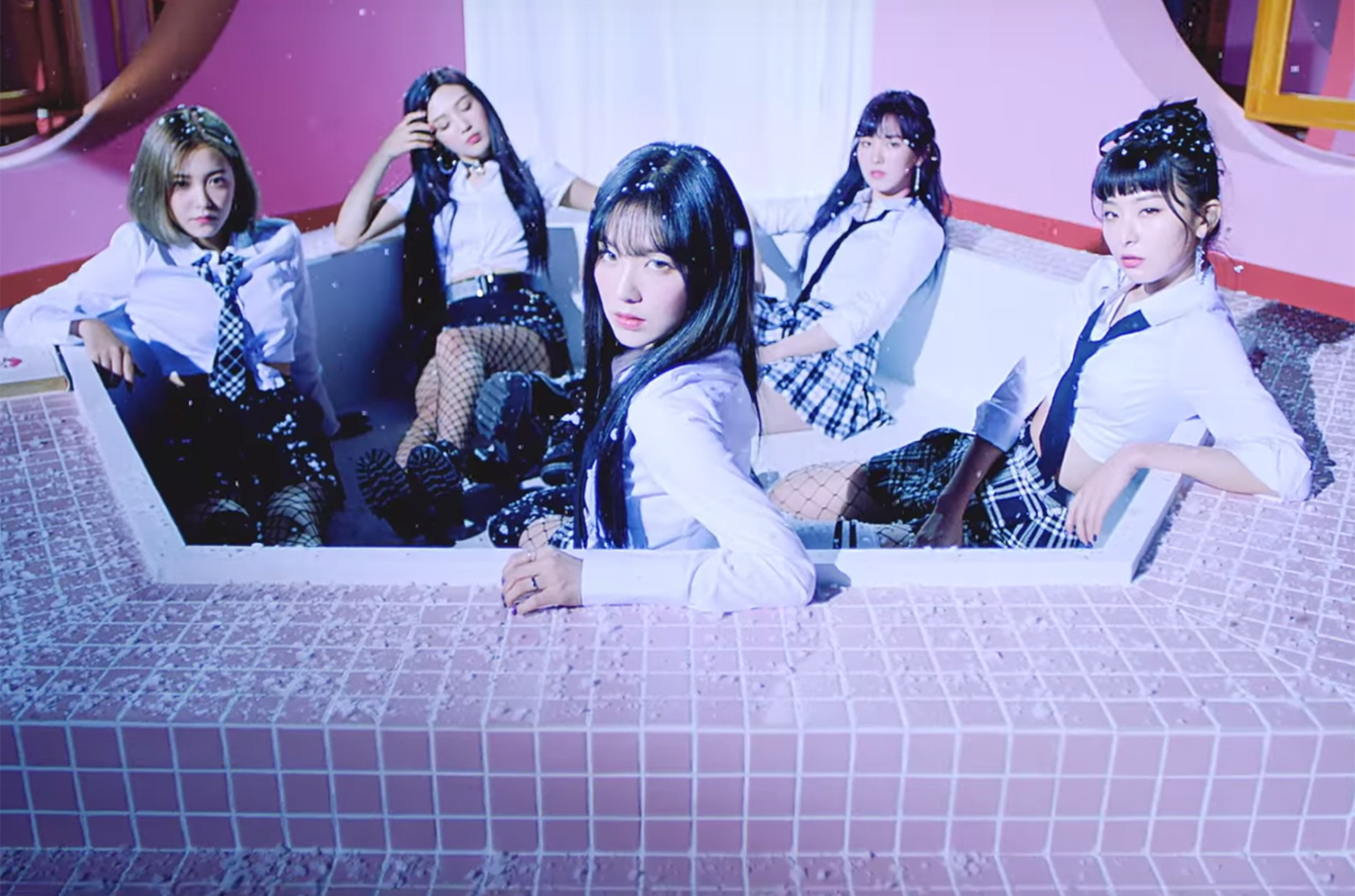 Red Velvet in iconic kpop music video bad boy