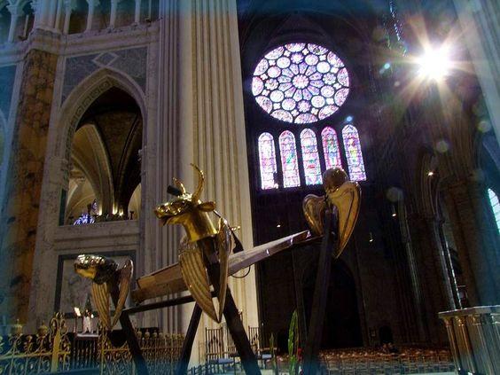Résultat de recherche d'images pour "ambon goudji nef de la cathédrale de chartres"