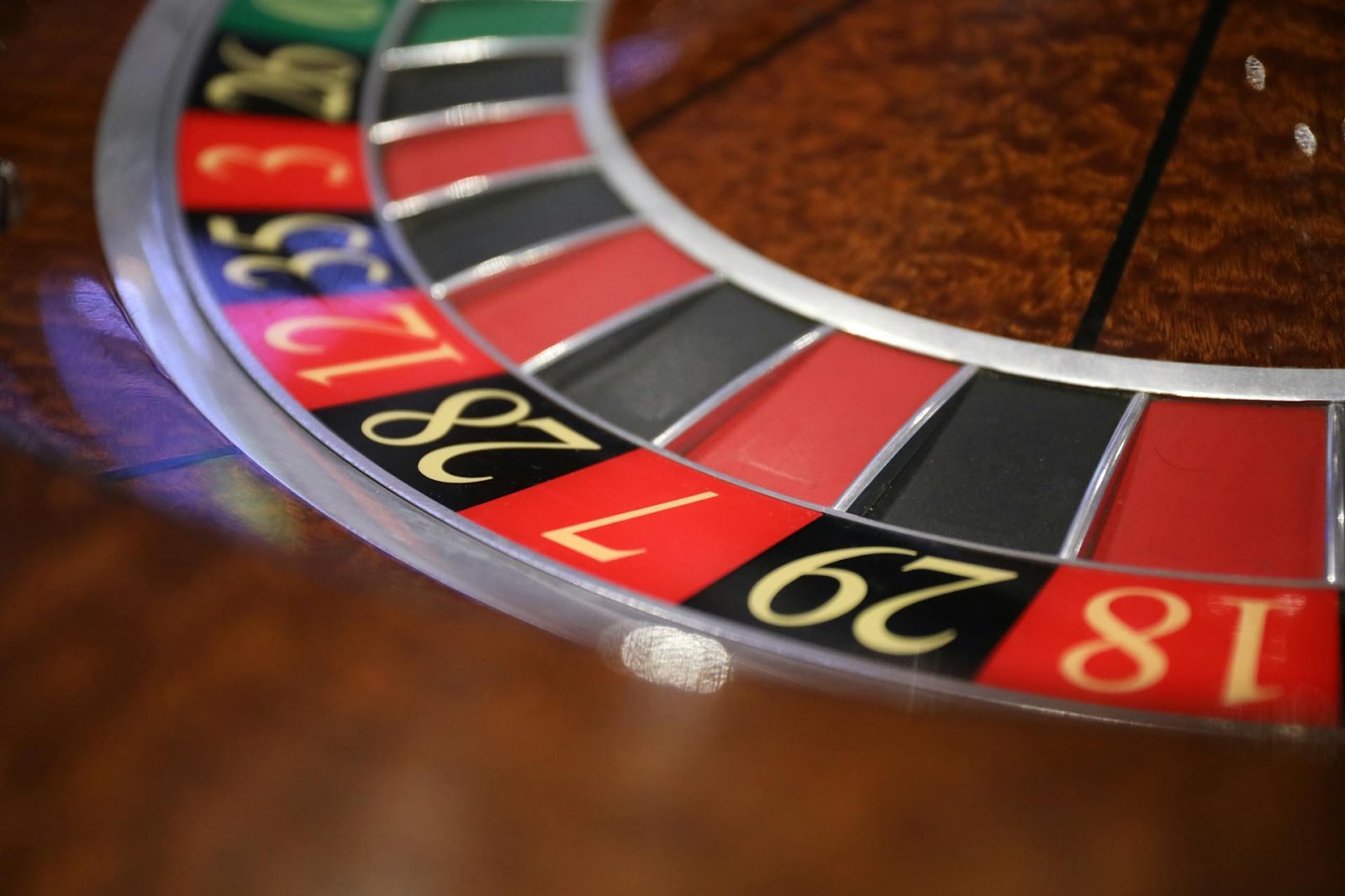 Afbeelding met roulette, transport, wiel, Zaalspellen en zaalsporten

Automatisch gegenereerde beschrijving