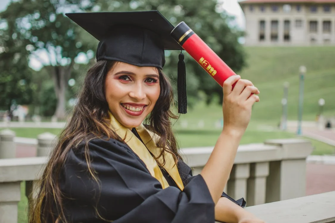 berapa lama batas fresh graduate